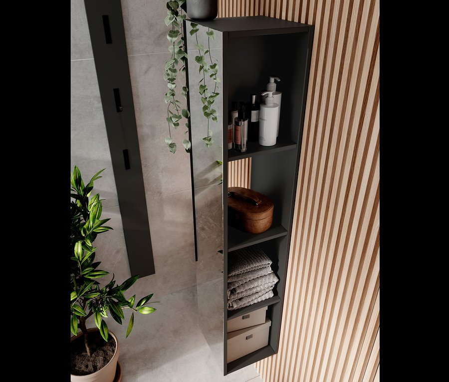 Schwarzes Dalvik Regal mit Spiegeltür, mit Kosmetika, Handtüchern und Schachteln in den Regalen.