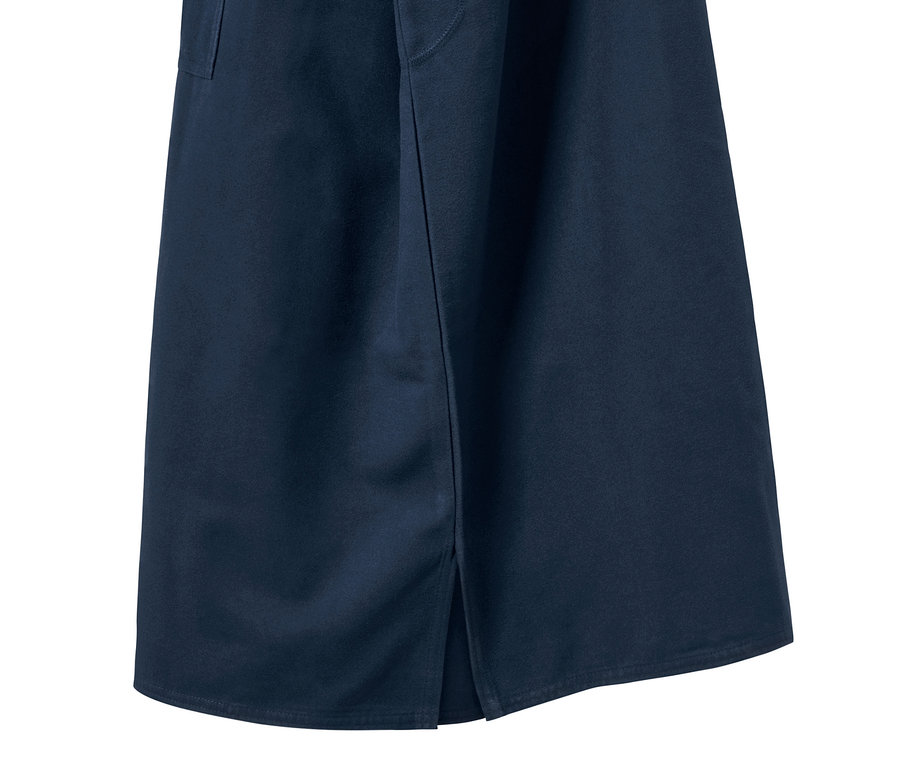 Detailansicht eines blauen Umzieh-Ponchos.