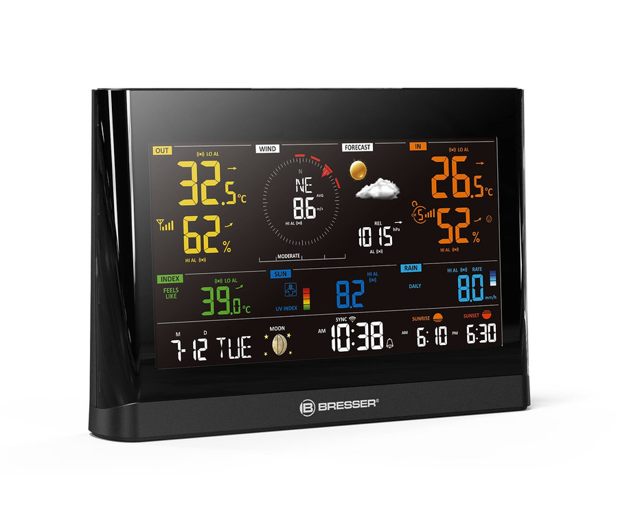 Schwarze Bresser WLAN Comfort-Wetterstation mit 7-in-1-Profi-Sensor zeigt Wetterdaten an.