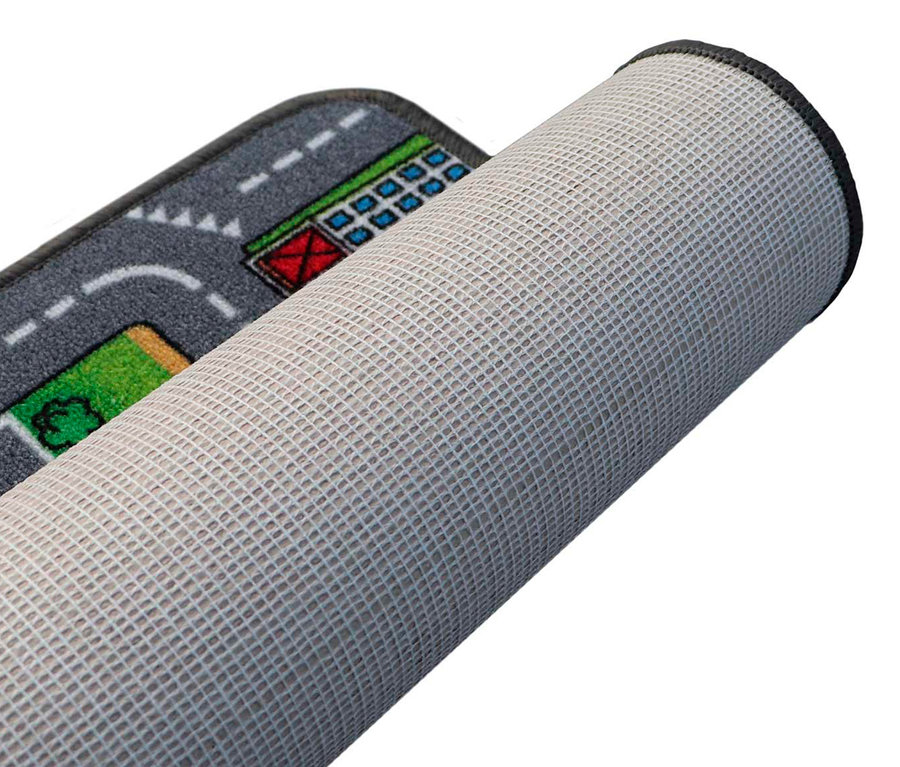 Ansicht eines zusammengerollten Spielteppichs STREETS.