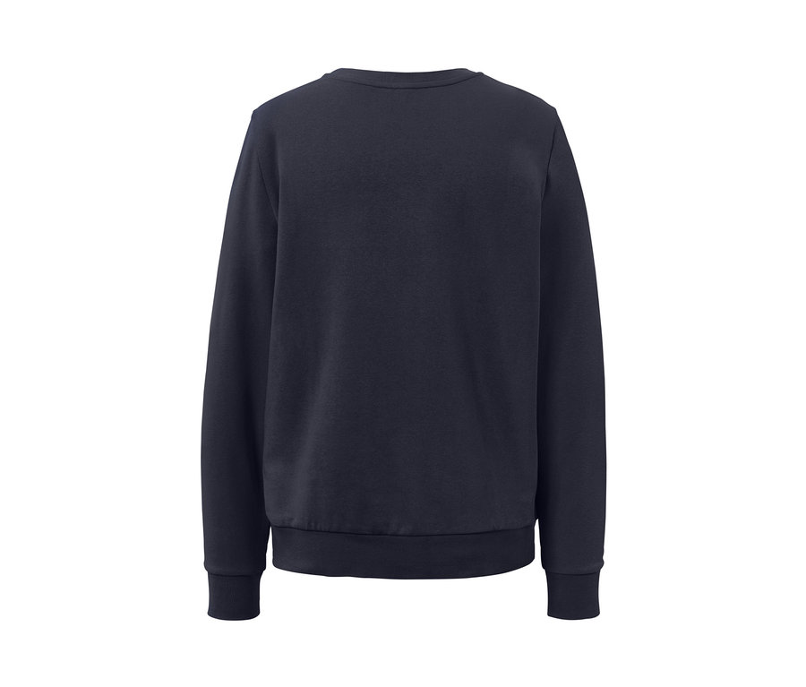 Dunkelblaues Sweatshirt.