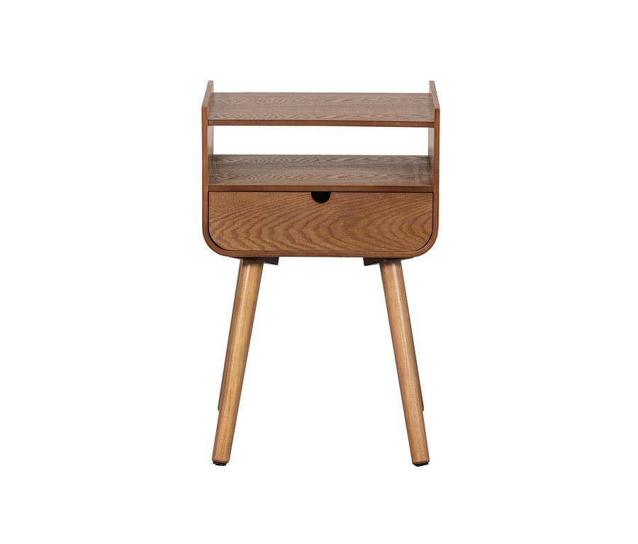 Ein Woood Nachttisch »Nils« aus Naturholz mit einer Schublade und zwei offenen Regalen.