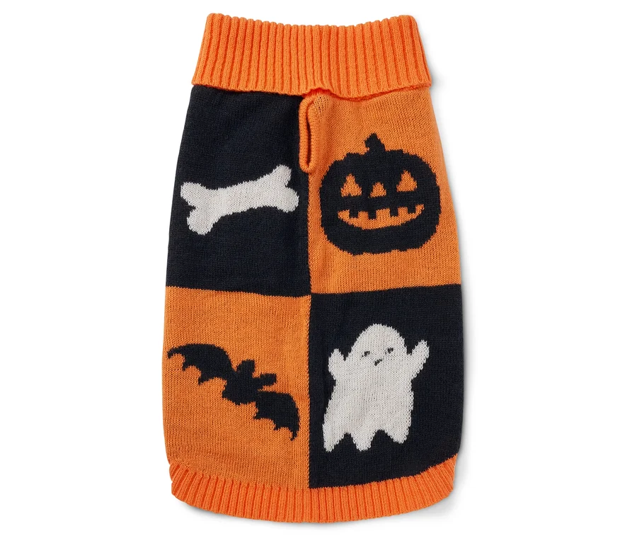 Hundepullover mit Halloween-Motiven. Der orangefarbene und schwarze Pullover hat Motive von Geist, Fledermaus, Kürbis und Knochen.