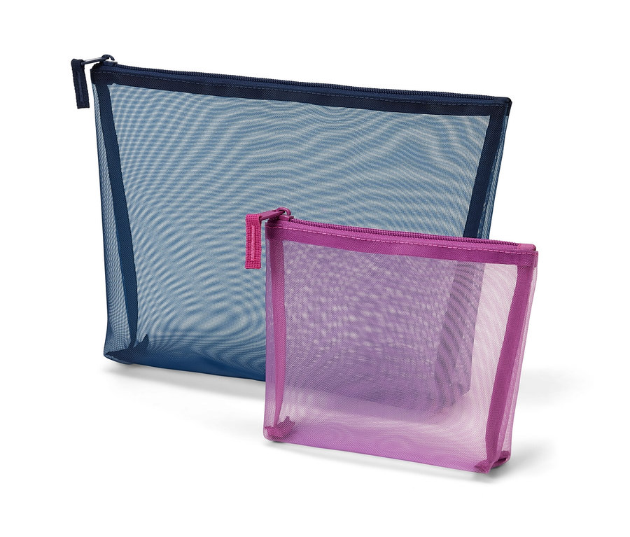 Zwei Aufbewahrungstäschchen, eines dunkelblau und eines lila.