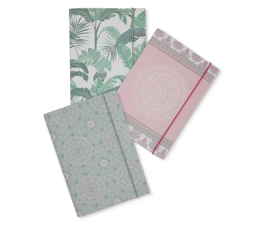 Drei Notizbücher mit verschiedenen Mustern.