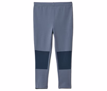 Graue Leggings mit marineblauen Kniepatches liegen auf einem weißen Hintergrund.