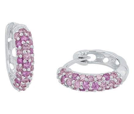 Zwei silberne 925 Silber Ohrschmuck »Zirkonia rosa« Ohrringe liegen auf dem Rücken.