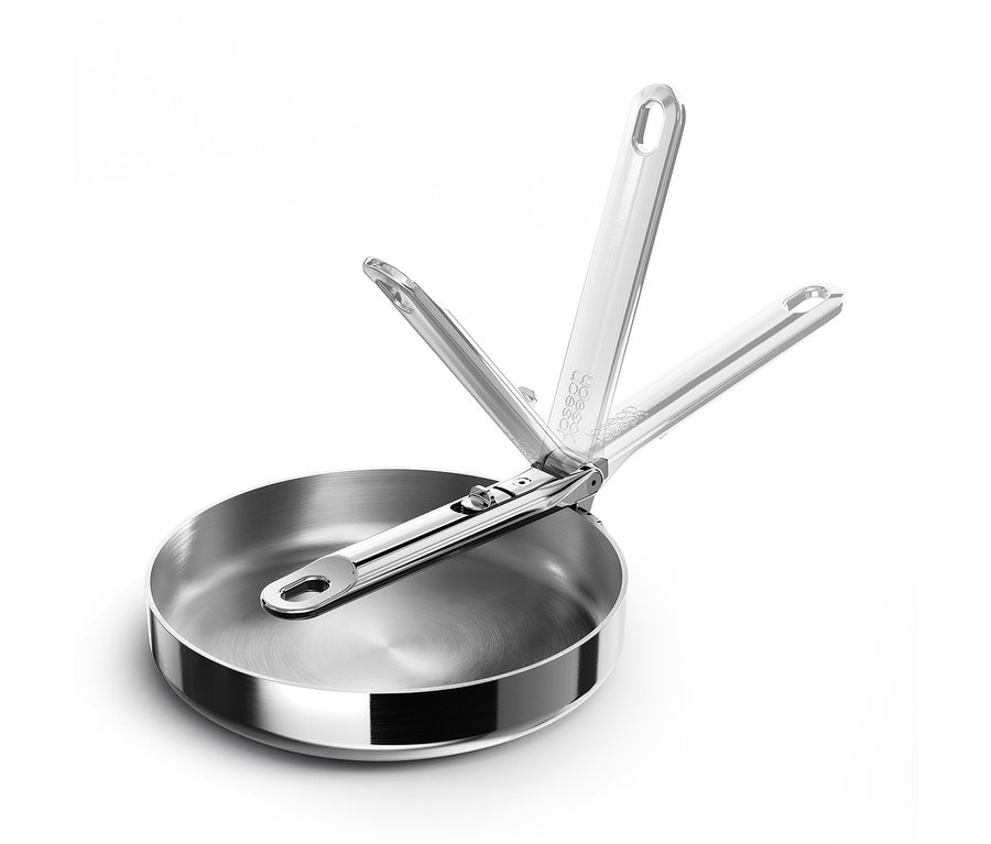 Joseph Joseph Space Steel 20 cm Edelstahl-Bratpfanne mit klappbarem Griff, der in drei Positionen gezeigt wird.