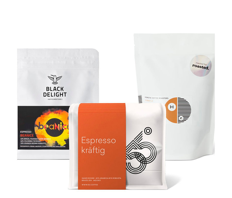 Drei Kaffeepackungen: Black Delight, Espresso kräftig und Hermetic Coffee Roasters. Das Espresso Probierpaket "Hamburger Gemisch" - 3x 250 g Ganze Bohne ist enthalten.