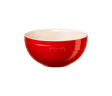 Kirschrote STAUB Keramik-Schüssel, ca. 24 cm, mit weißer Innenseite.