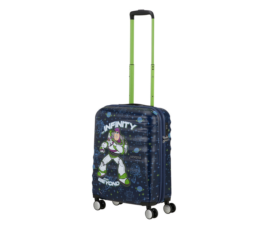 Dunkelblauer Koffer mit Buzz Lightyear und der Aufschrift "TO INFINITY AND BEYOND", grüner Teleskopgriff.