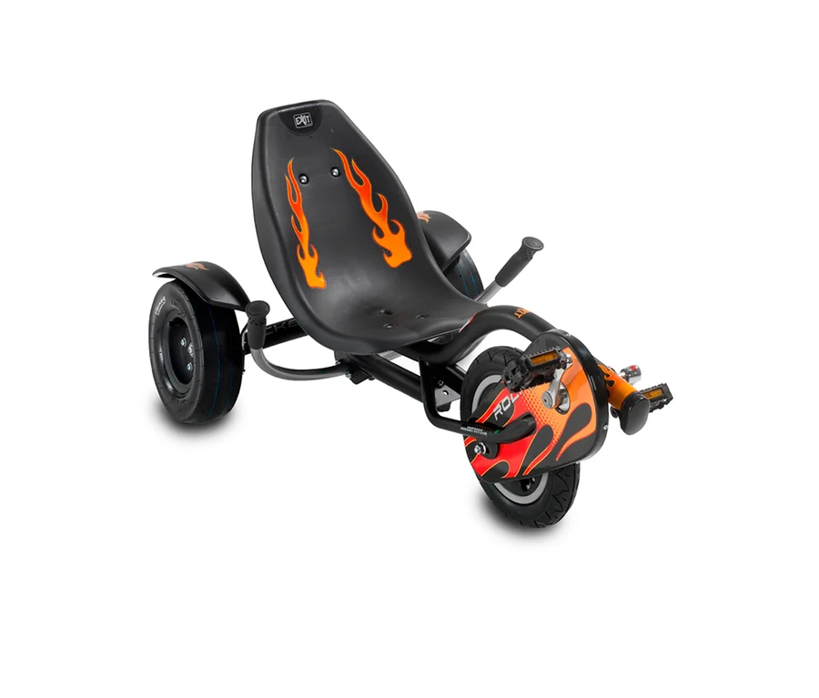 Ein schwarz-oranges EXIT Triker-Gokart »Rocker Fire« auf weißem Hintergrund.