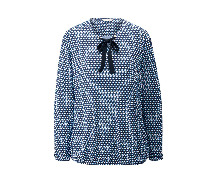 Blusenshirt mit geometrischem Muster und schwarzem Band am Hals.