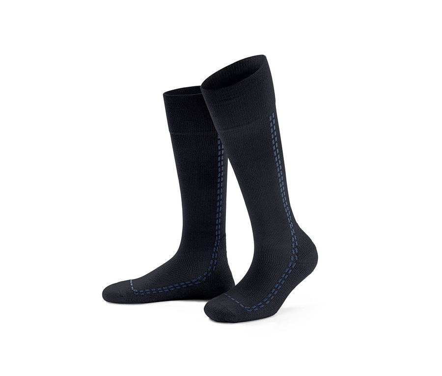 Zwei schwarze Sport-Kompressionsstrümpfe mit blauen Akzenten.