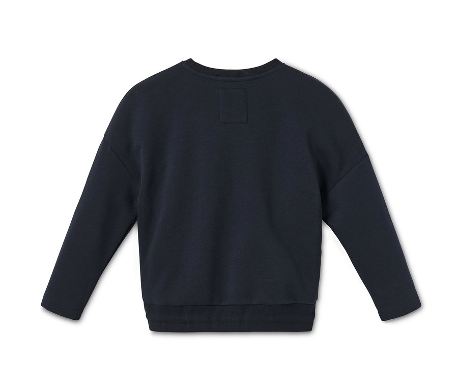 Dunkelblaues Sweatshirt.