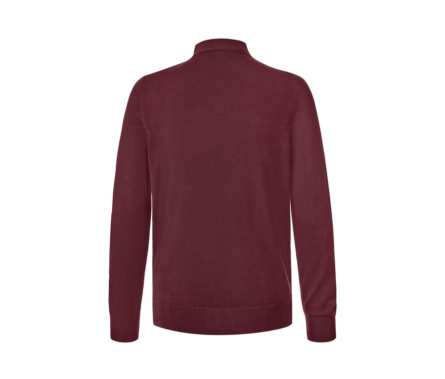 Detailaufnahme eines bordeauxroten Merino-Pullovers.