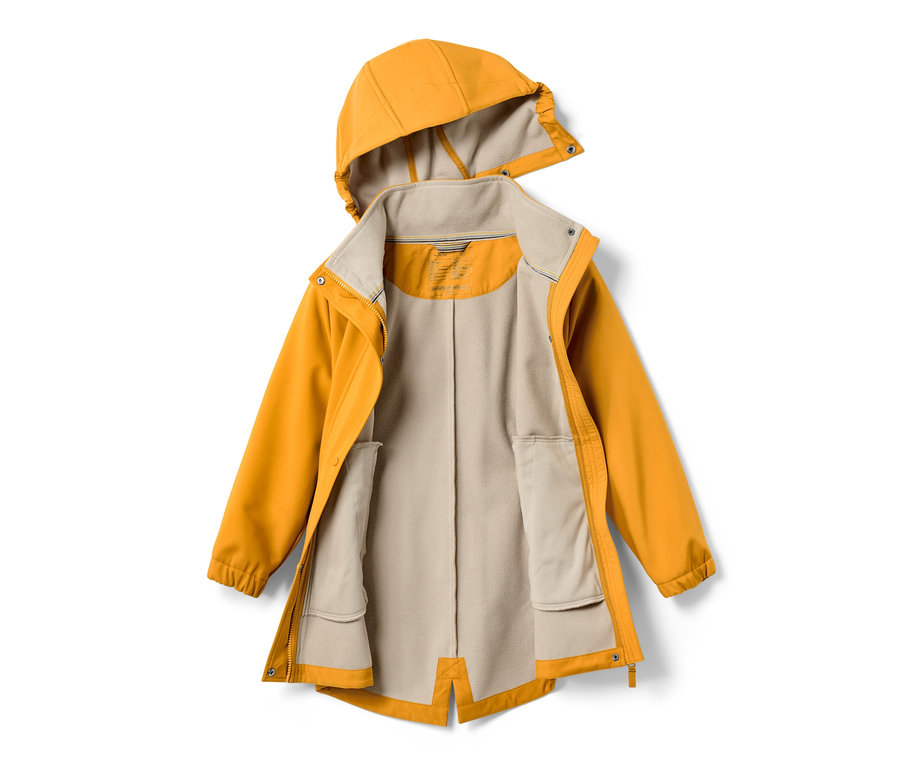 Gelber Parka mit Kapuze und beigem Futter.