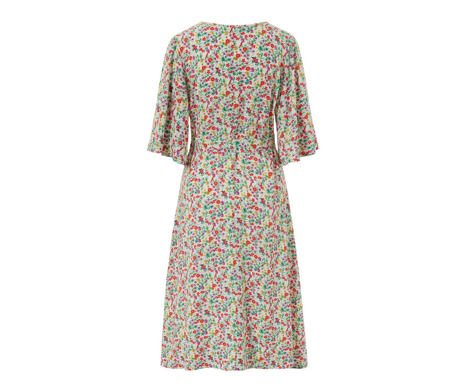 Ein weißes Kleid mit Blumenmuster und kurzen Ärmeln.