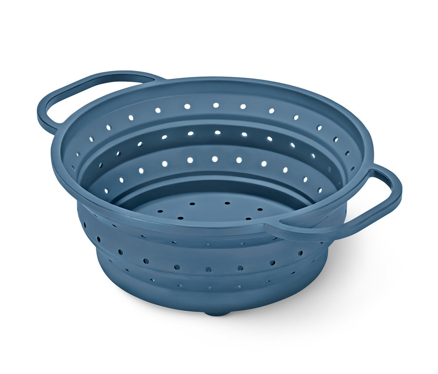 Blaues Platzspar-Sieb mit Griffen.
