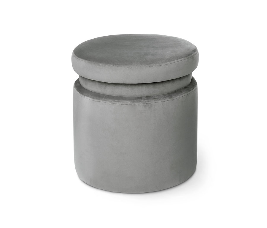 Ein grauer Samtpouf mit Stauraum.