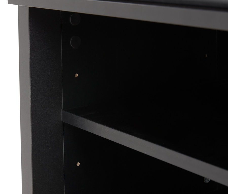 Detailansicht der schwarzen Sitzbank »Clara« mit Fach.