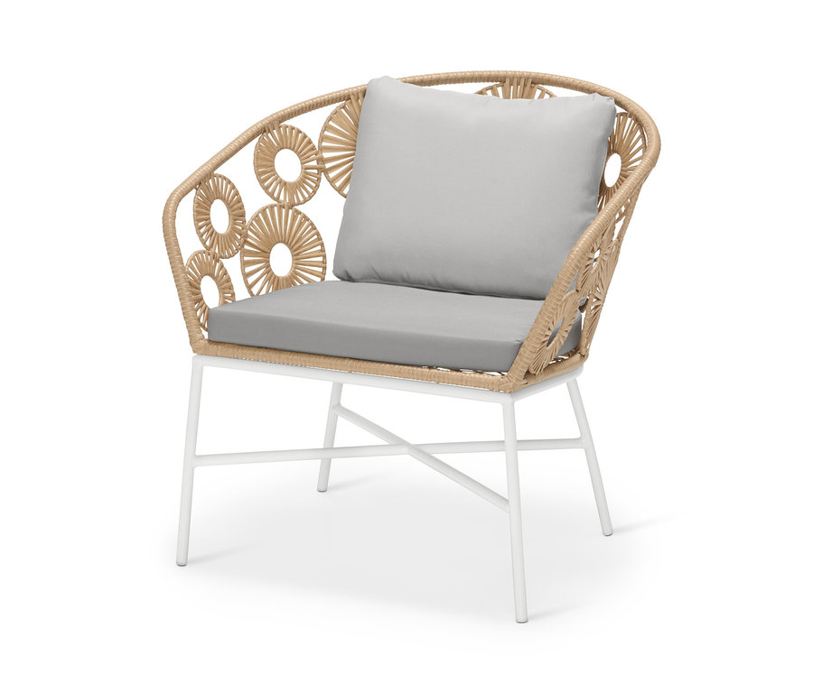 Sessel mit Blumenmuster mit grauem Sitzkissen und Polster.