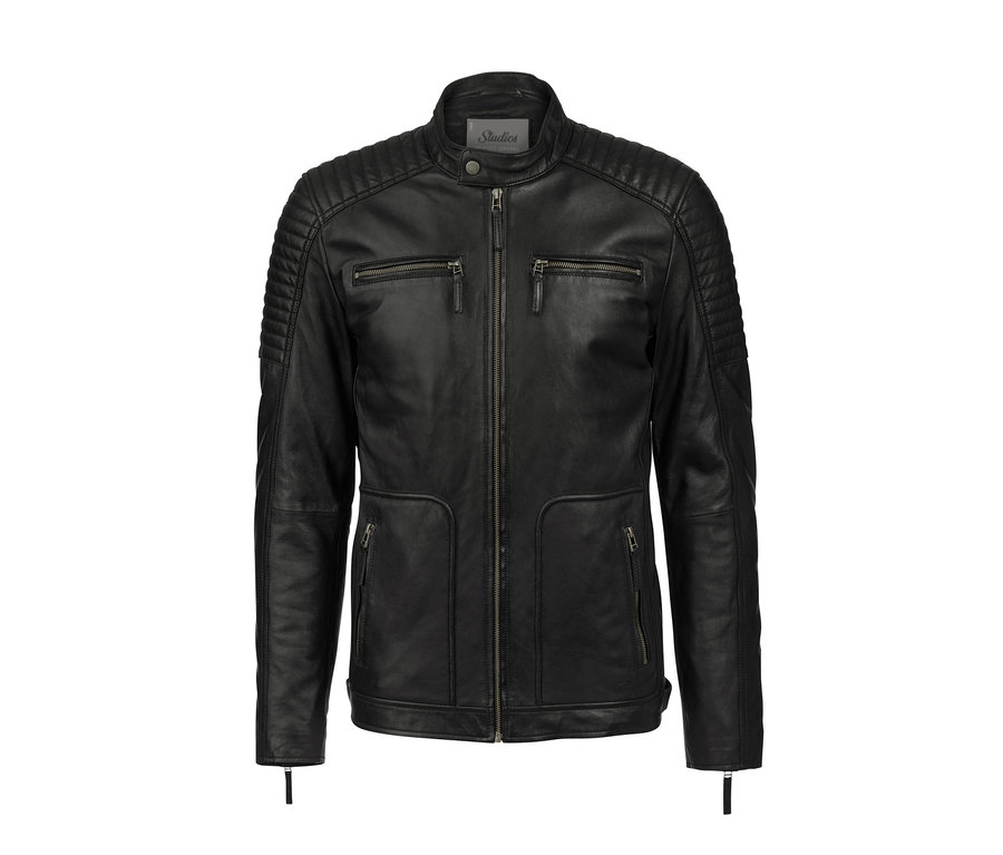 Schwarze Lederjacke im Biker-Style mit gesteppten Schultern.