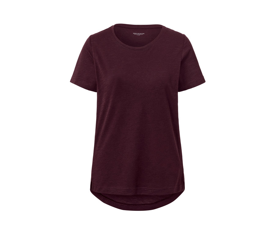 Sportshirt auf weißem Hintergrund.