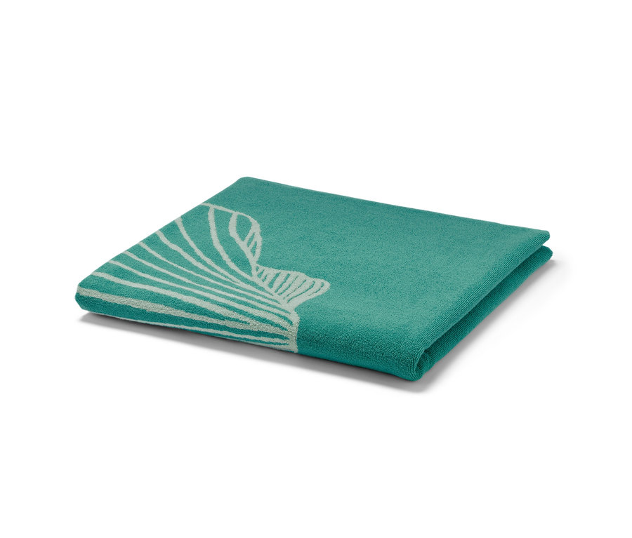 Ein gefaltetes, grünes XL-Frottee-Badetuch mit weißem Muschelmuster.