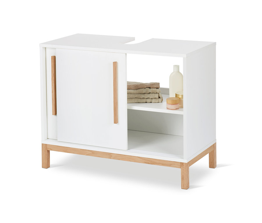 Weißer Waschbeckenunterschrank »Eklund« mit 2 Schiebetüren. Auf dem Regal liegen Handtücher und Kosmetika.