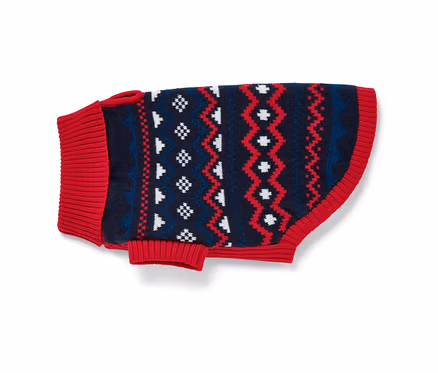 Hundepullover mit roten Bündchen und dunkelblauem Muster.
