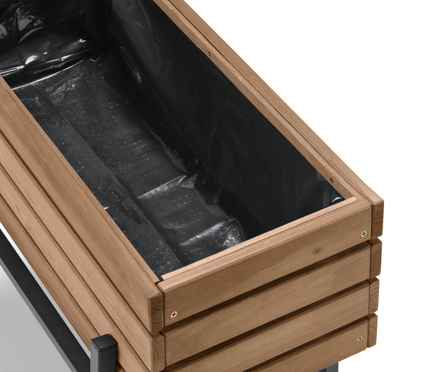 Detailansicht von oben eines leeren Pflanzkastens »Elin« mit schwarzem Inneneinsatz.