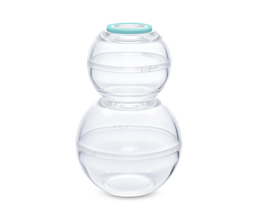 Zwei durchsichtige Frischhaltekugeln sind übereinander gestapelt.