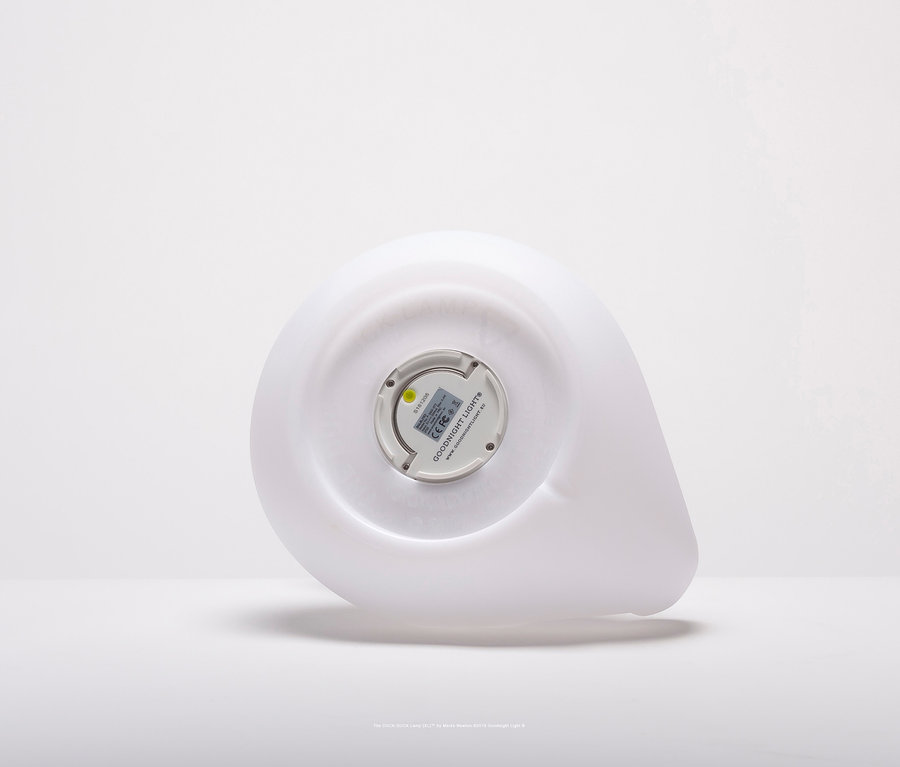 Eine weiße Goodnight Light LED-Leuchte »Ente« S auf einem weißen Hintergrund.