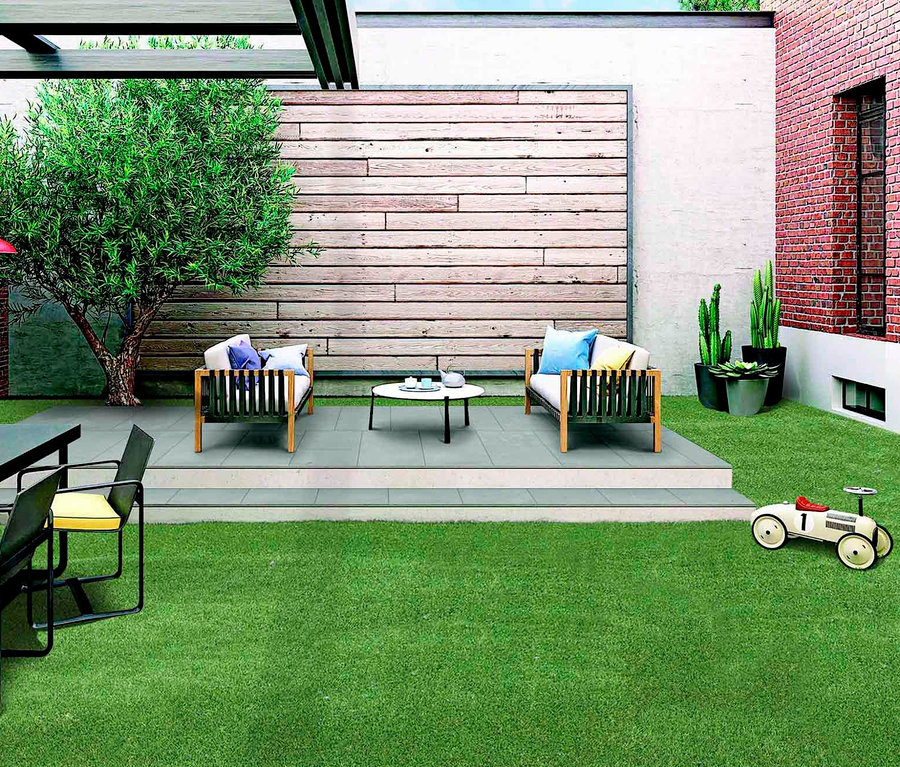 Garten mit Primaflor Kunstrasen »Korsika«, Sitzgelegenheiten und Spielzeugauto.