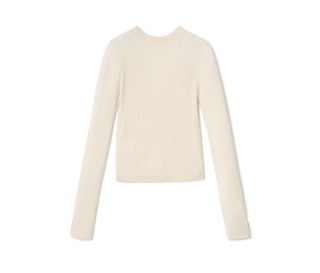 Eine Kinder-Strickjacke liegt auf einem weißen Hintergrund.