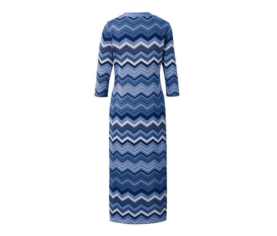 Detailansicht eines Strickkleides mit Zickzackmuster.