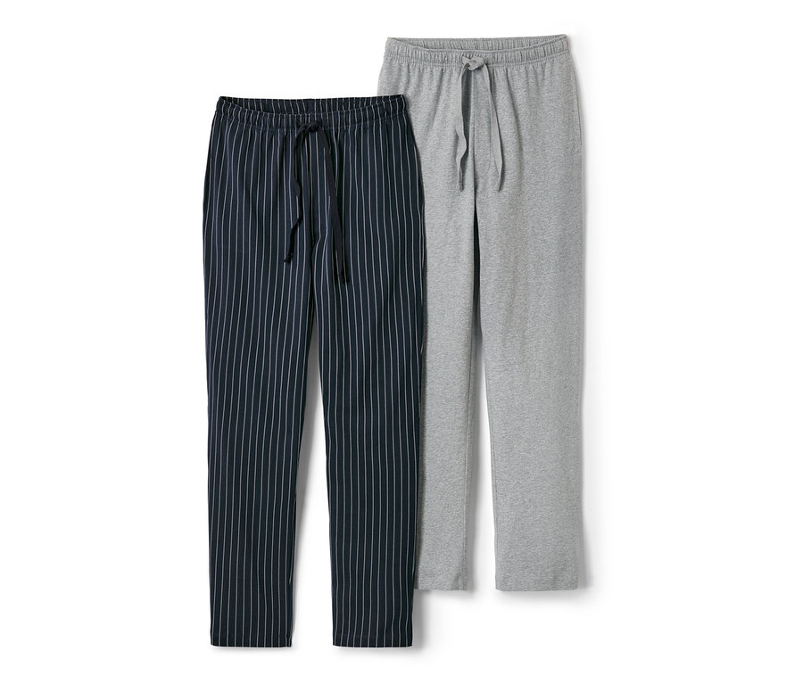Zwei Pyjamahosen.