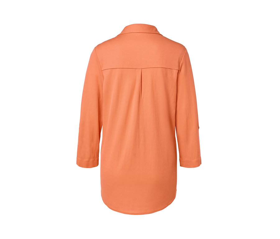 Detailansicht der Piqué-Jerseybluse in Peach von hinten.