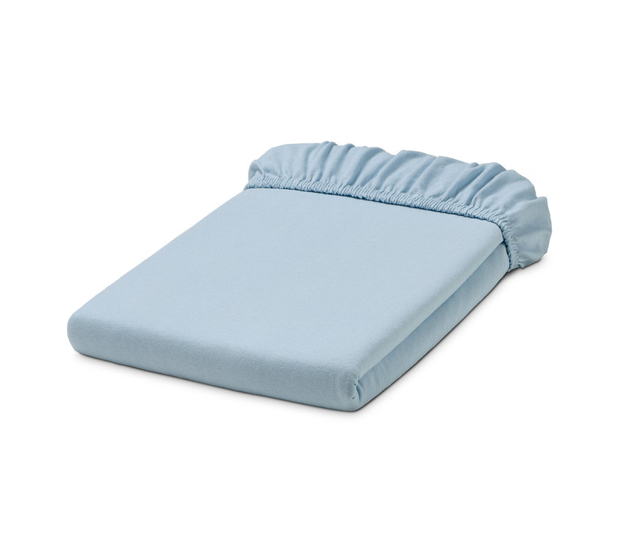 Gefaltetes blaues Jersey-Spannbettlaken.