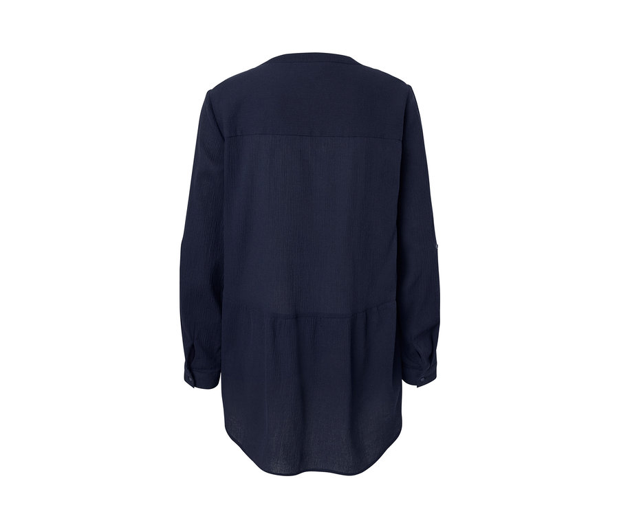 Detailansicht der Rückseite einer Longbluse.