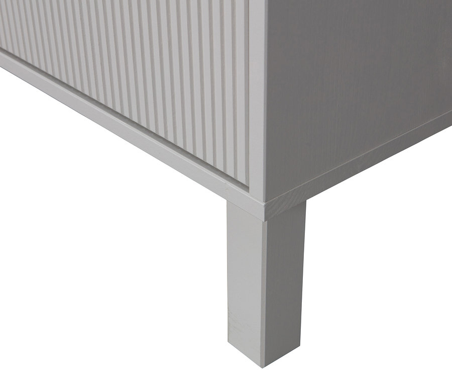 Detailaufnahme einer Ecke des Woood Garderobenschranks »Madu«, wolkengrau.