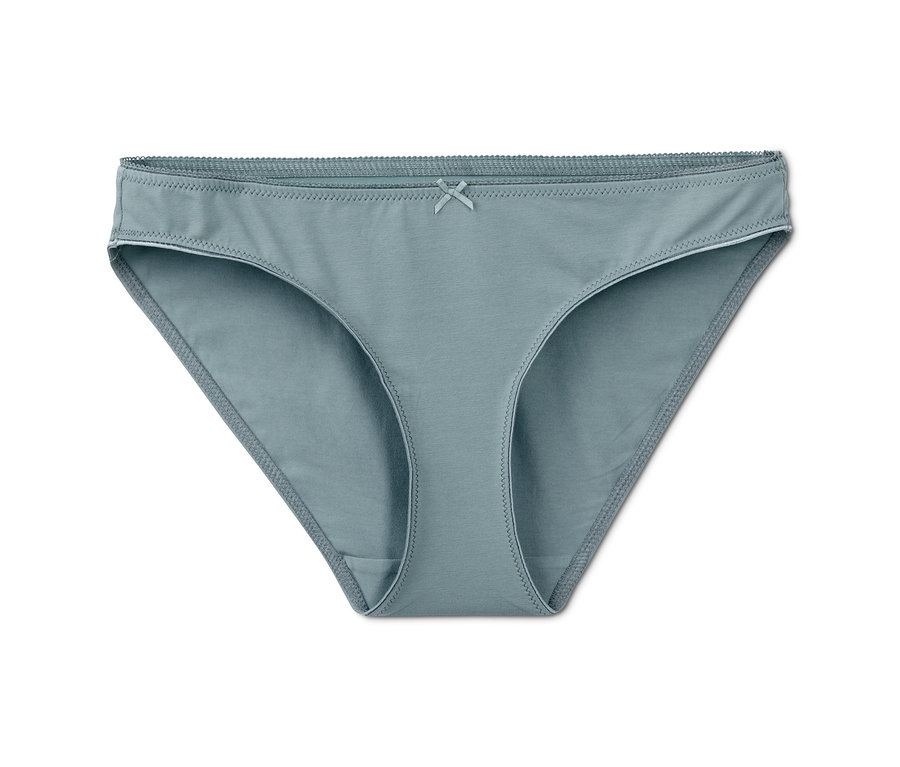 Ein hellblauer Slip.