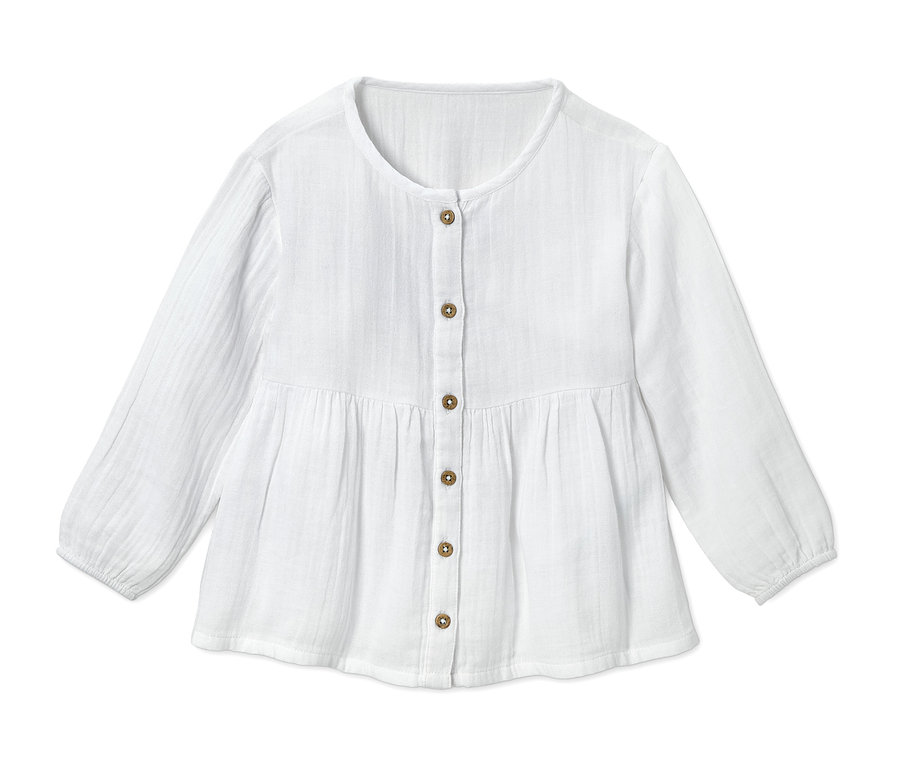 Eine weiße Bluse mit langen Ärmeln und Knöpfen.