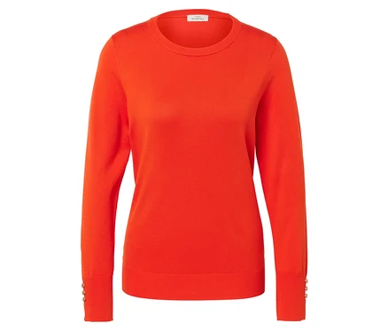 Orangefarbener Strickpullover mit langen Ärmeln und Knöpfen an den Manschetten.