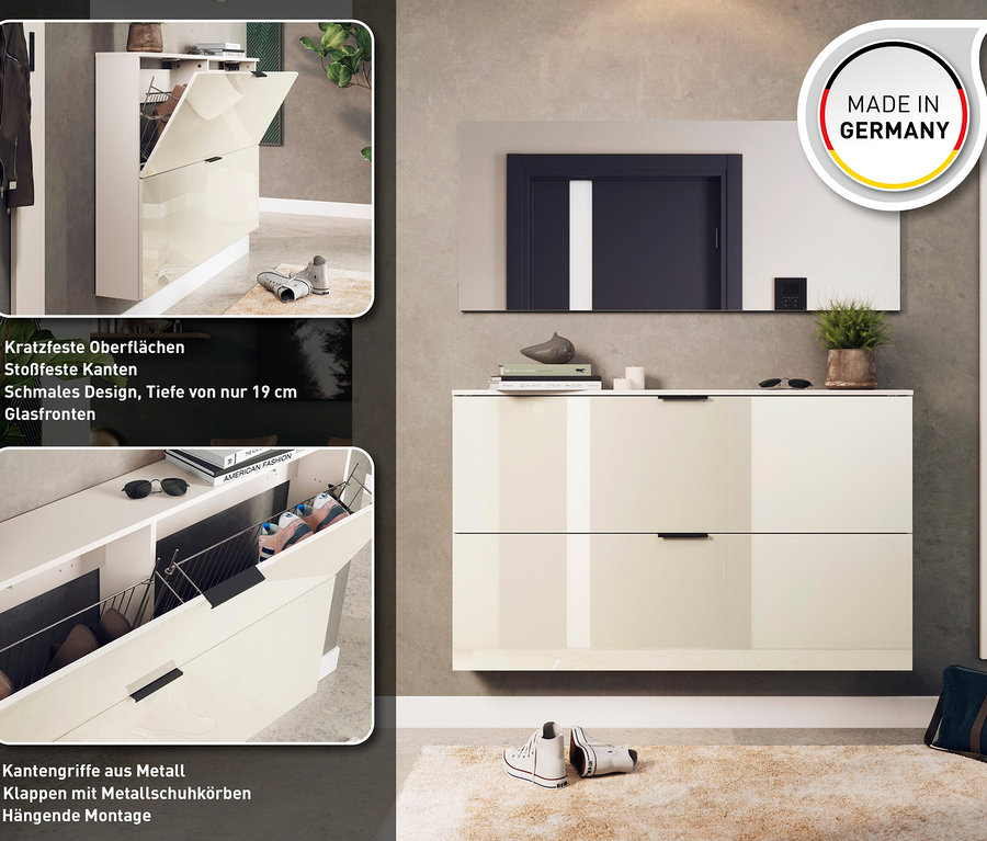 Zweiteiliger Schuhschrank »Valega« in Kaschmir mit Klapptüren und Spiegel darüber, ergänzt durch Schuhe und Dekorationsartikel.