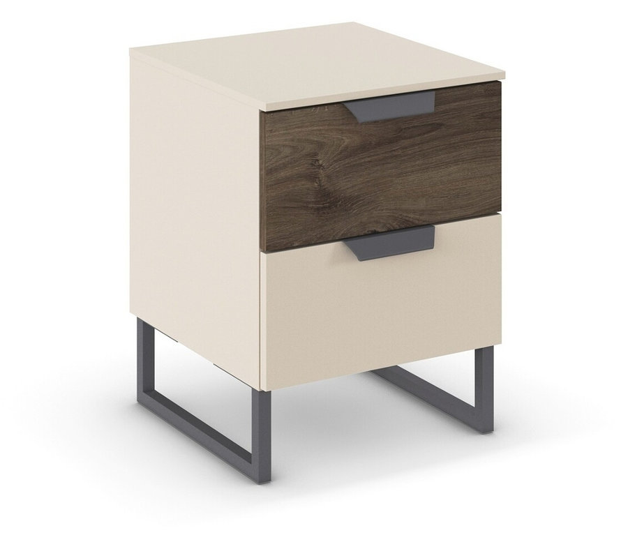 Ein beiger Nachttisch mit zwei Schubladen steht auf einem weißen Hintergrund.