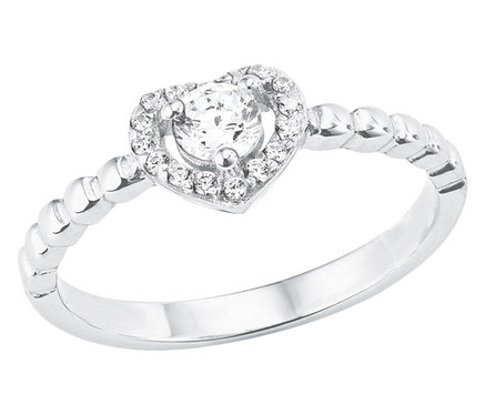 Nahaufnahme des Amor Rings mit Infinity-Symbol.