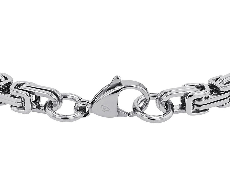 Nahaufnahme eines silberfarbenen Halskettenverschlusses mit Kettengliedern.