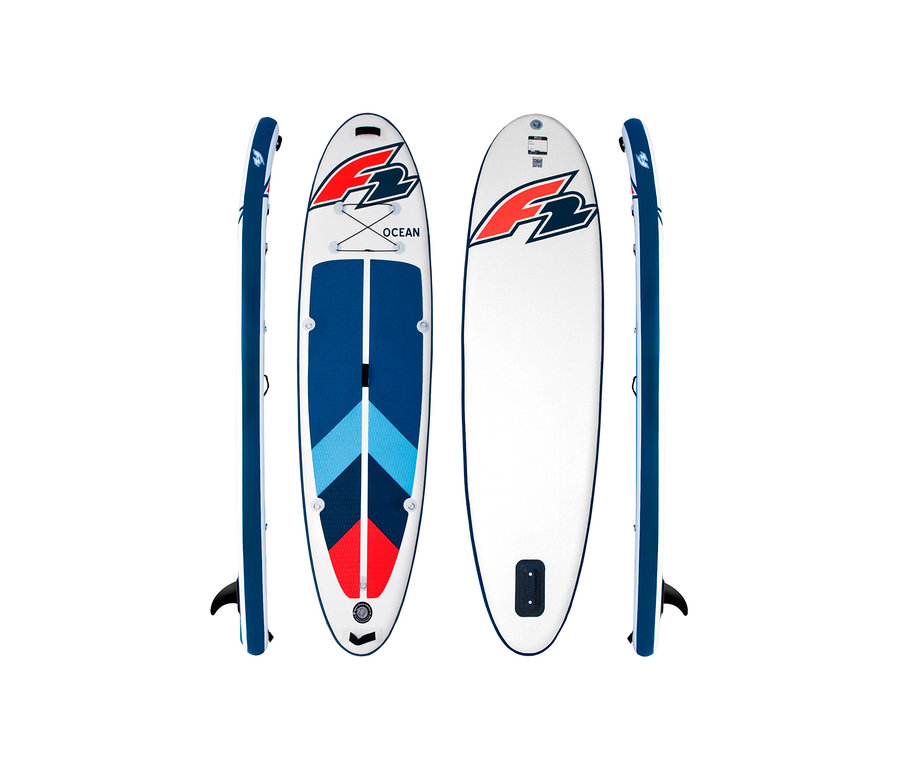 Vier Ansichten eines F2 SUP Boards Ocean ltd in Weiß mit blauen, hellblauen und roten Akzenten. Die Oberseite zeigt das F2-Logo, den Schriftzug OCEAN, ein blau-hellblau-rotes Deckpad und schwarze Spanngurte. Die Unterseite ist weiß mit F2-Logo und Finnenkasten.